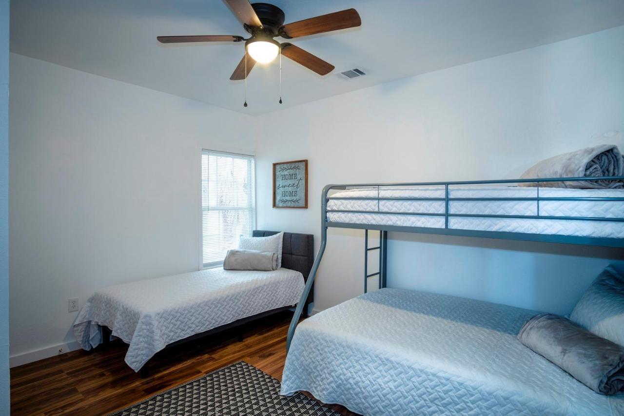 Downtown View Cozy 2Br1Ba Home Sleeps 8 Сан Антонио Екстериор снимка